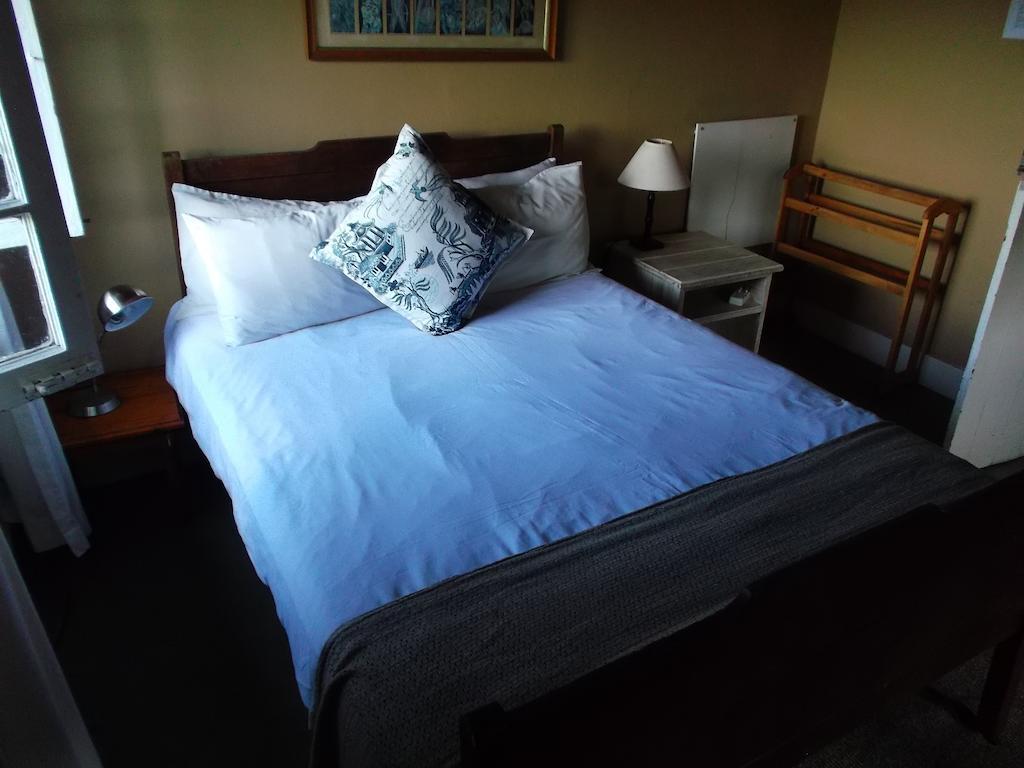 Fairy Knowe Backpackers Lodge Wilderness Ruang foto